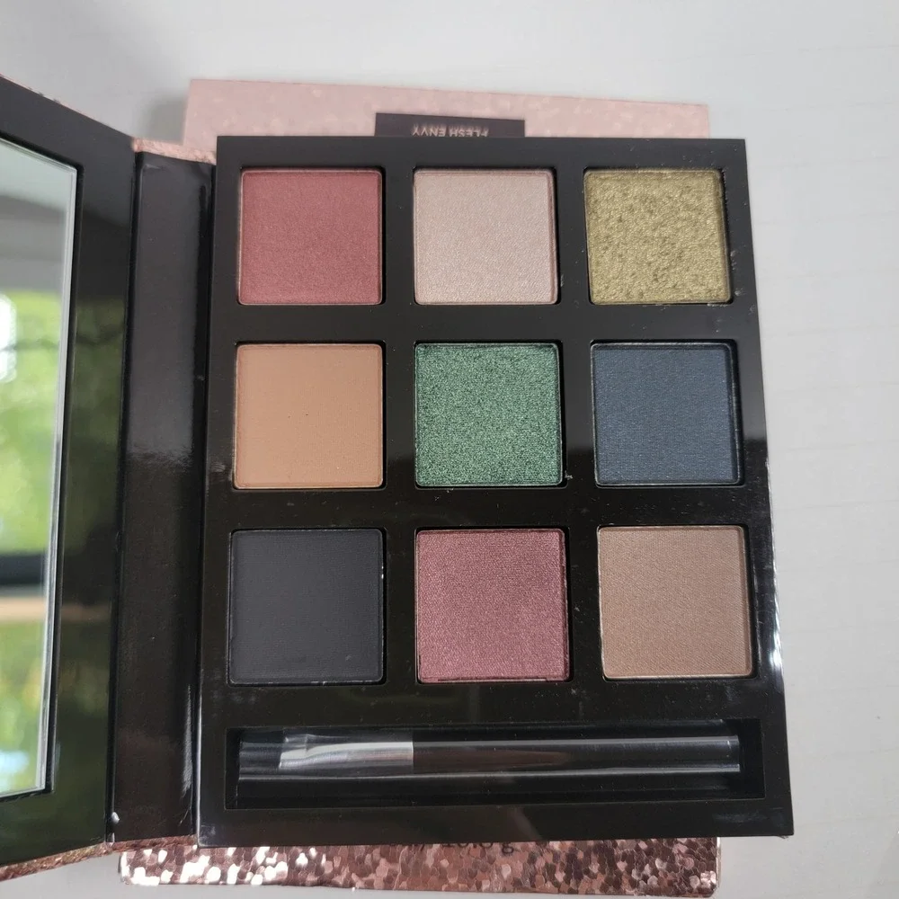 FLESH ENVY Limited Edition Eye‎ Shadow Palette NEW